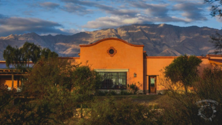 Los alojamientos más alejados del centro tienen ventajas como menos ruido y tumulto. Los alojamientos más alejados del centro tienen ventajas como menos ruido y tumulto.