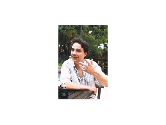 Para el actor, que ya protagonizó «Tres versiones de la vida» de la autora de «Art», lo que «hace única a Yasmina Reza es que parte de conflictos muy pequeños para armar situaciones muy complejas».