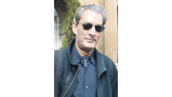 Auster dice que escribió su autobiografía «no porque piense que lo mío sea más interesante, sino porque creo que si comparto mis experiencias con el lector, éste se puede ver reflejado».