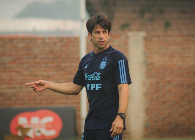 Diego Placente, entrenador de la Selección argentina.