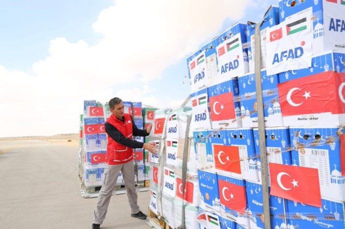 La ayuda humanitaria llevaba esperando 