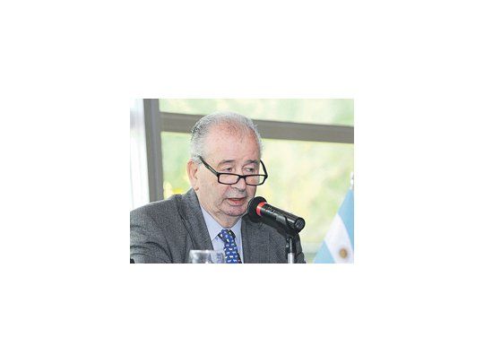 Julio Grondona está a punto de regresar a las reuniones de Comité Ejecutivo y habló por radio sobre varios temas.
