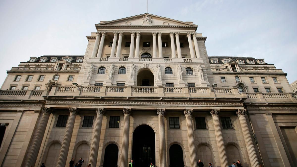 British bonds plunge on expectations that rates rise to 25-year highs