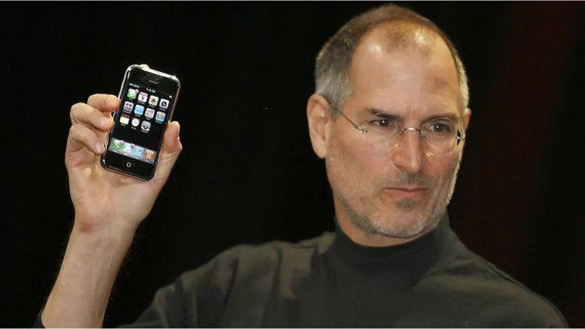 Steve Jobs always wore the same clothes: the reasons for this curious habit