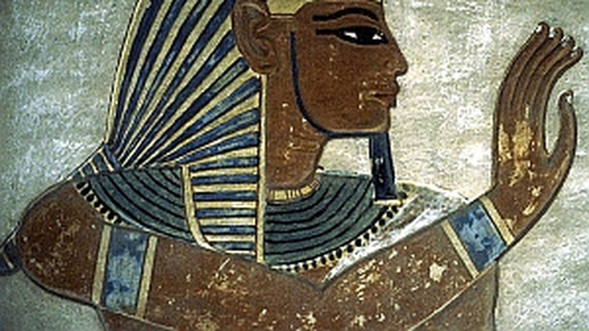 three thieves tried to steal the statue of Ramses II