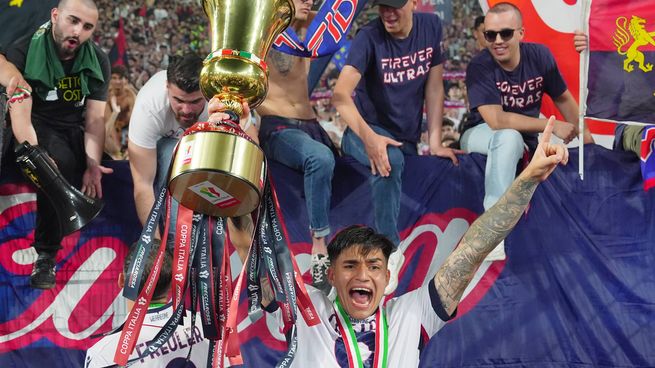 Santiago Castro, campeón de la Coppa Italia con Bologna.