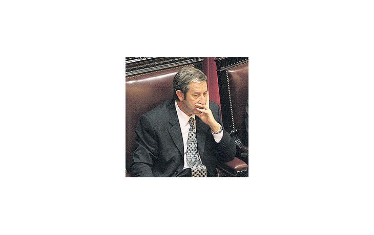 ámbito.com | Julio Cobos votó el jueves pasado contra el proyecto kirchnerista de retenciones móviles. Ahora planea un operativo para restablecer el diálogo con Cristina de Kirchner a través de gobernadores radicales.