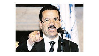 El director de Interpol, Ronald Noble, ayer, al anunciar en Bogotá las conclusiones del organismo sobre las computadoras del abatido  jefe guerrillero «Raúl Reyes».Las evidencias complican a Venezuela y a Ecuador.