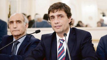 lacunza, atado a la hot line