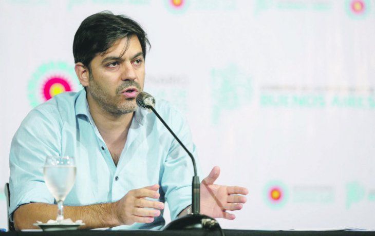 Gesto. Carlos Bianco buscó transmitir tranquilidad a los legisladores respecto de las acciones que se vienen realizando en la provincia.