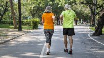 La power walking es uno de los entrenamientos más efectivos para adultos mayores.&nbsp;