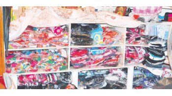 Desbaratan 26 depósitos con mercadería ilegal y desalojan a manteros