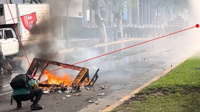 Así fue el momento desde el lugar donde estaba Grillo tomando fotos de la protesta.