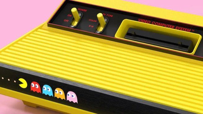 La nueva Atari 2600+ Pac-Man Edition incluye joystick inalámbrico, salida HDMI y un cartucho doble con versiones mejoradas del videojuego.
