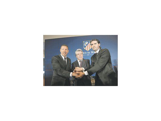 Simeone fue presentado oficialmente como nuevo entrenador de Atlético Madrid. «Como jugador cumplí una etapa. Es algo que está en el recuerdo. Ahora quiero que el equipo acabe en buen lugar en la Liga», se esperanzó el Cholo.