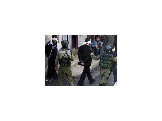 Las tropas israelíes arrestaron a presuntos terroristas en Neplusa