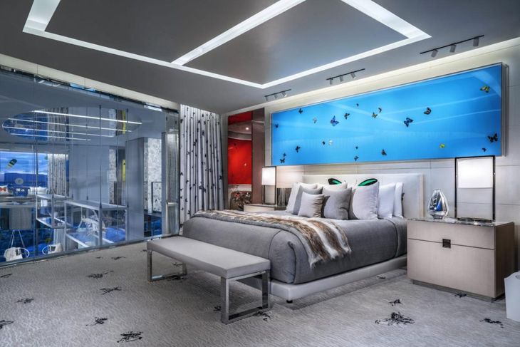 The suite has luxurious amenities and an incomparable environment. The suite has luxurious amenities and an incomparable environment.