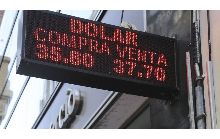 ámbito.com | El dólar siguió desinflándose: bajó 59 centavos y cerró a $ 37,81 (en tres días cayó casi 5%)