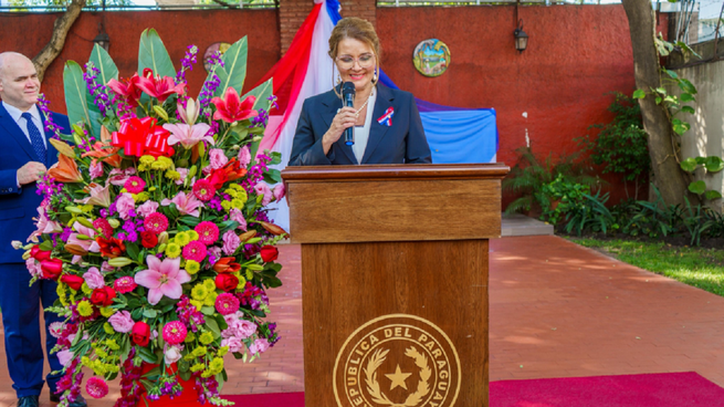 Helena Felip, Embajadora de la República del Paraguay en la Argentina.