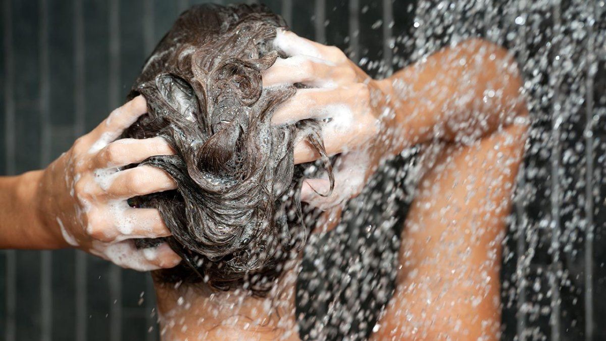 Как правильно мыть голову шампунем