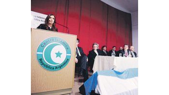 Cristina de Kirchner estuvo ayer en un acto homenaje a Envar «Cacho» El Kadri, que participó de la fundación de las JP y también de las FAP.