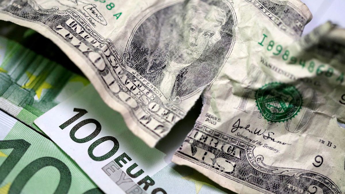 The dollar fell 0.23% and chained its second day downwards