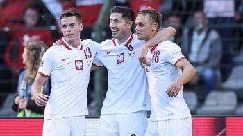 Cuando todo era sonrisas. Robert Lewandowski abrió el marcador para Polonia que luego terminó p erdiendo 6 a 1 frente a Bélgica.