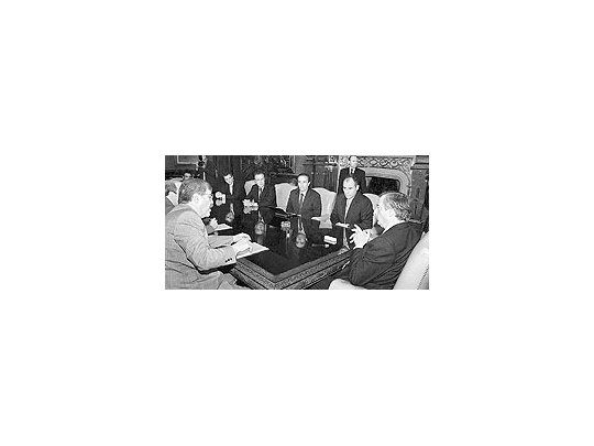 Gabriel Romero, Alberto Fernández Prieto y Ernesto Gutiérrez se reunieron en setiembre de2005 con Néstor Kirchner y Julio De Vido para anunciar una inversión que, como otras de esosdías, nunca se concretó.