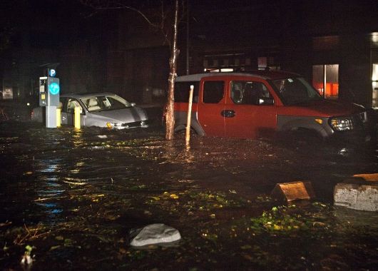 Sandy mantiene en vilo a la costa Este de EEUU
