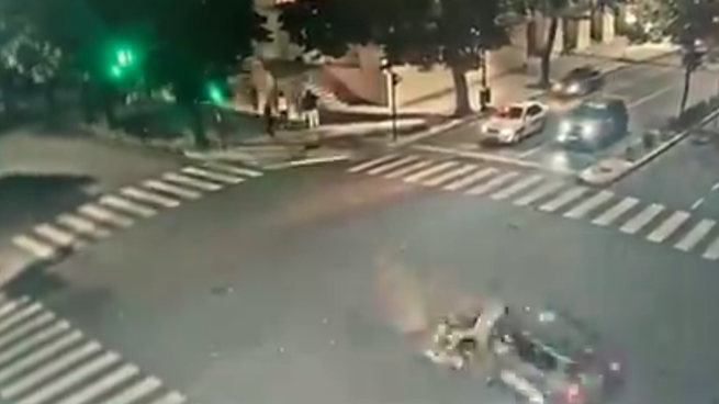 Un muerto y tres heridos en un choque en pleno centro de La Plata.