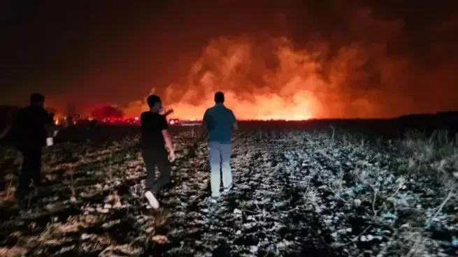 Más de 20 focos ígneos fueron combatidos en Capital y localidades cercanas con bomberos, policías y personal municipal. 