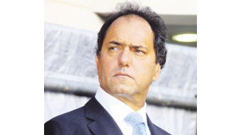 El gobernador prometió discutir en enero nuevas subas salariales.