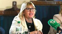 La oposición solicita la destitución de Cristina Lustemberg por la sanción a una anestesista.