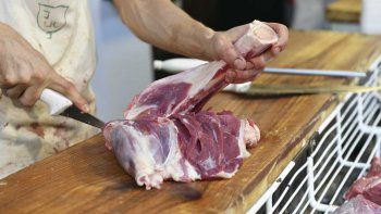 Los argentinos consumen apenas 46,5 kilos de carne vacuna por año.
