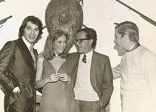 Fue el director que transformó a Sandro en el ídolo de América (al lado, cuando filmaban «Gitano»). Incansable, hasta hace poco seguía siendo directivo de Argentores.