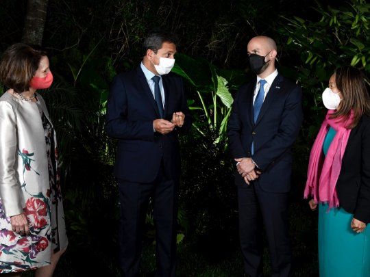 Sergio Massa, con los representantes de Biden en Buenos Aires en abril pasado.&nbsp;