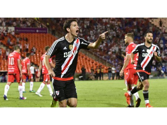 Ignacio Fernández abrió el partido tras un fallo arbitral.