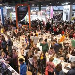 La institución hoy cumple cincuenta años: merece educación, merece estar a la altura. Pero el público tiene su libertad”, recalcaron desde la Fundación El Libro. La institución hoy cumple cincuenta años: merece educación, merece estar a la altura. Pero el público tiene su libertad”, recalcaron desde la Fundación El Libro.