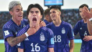 Argentina celebra con Luka Romero, autor de uno de los mejors goles del Mundial Sub 20.