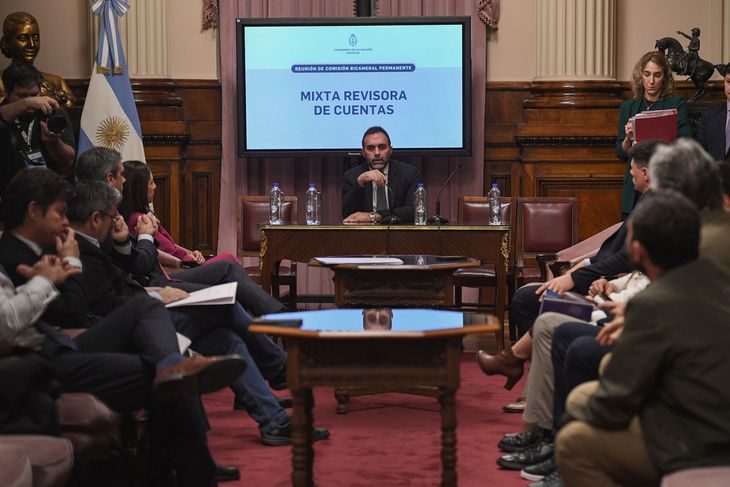 El Gobierno presidirá comisiones claves para auditar contrataciones.