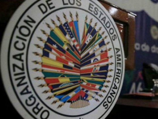 La OEA aprobó una resolución para declarar a Maduro presidente ilegítimo.