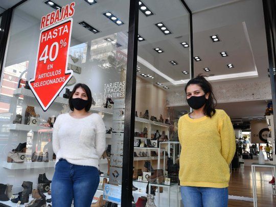 Los locales a la calle tampoco logran recuperarse. Ofrecen promociones y descuentos.