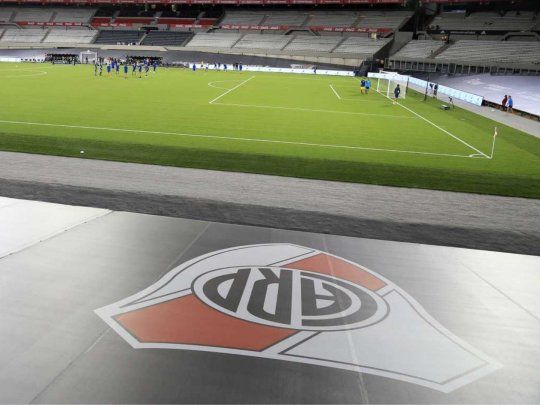 El césped del Monumental, en la mira por la baja efectividad de River.