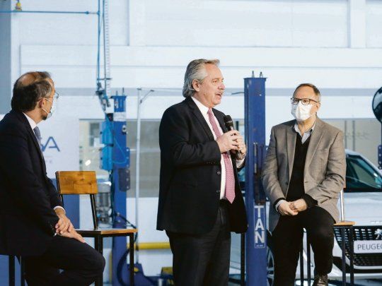 Autos. El Presidente ayer protagonizo el lanzamiento de un nuevo vehículo y explicó su visión de la industria.