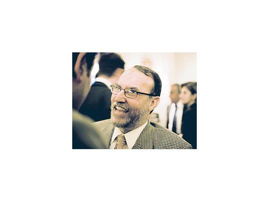 Essam Eryan, portavoz del islamismo político egipcio. «Ahora estamos unidos a toda la oposición para buscar la caída de Hosni Mubarak. Cuando haya elecciones, presentaremos nuestro candidato», dijo.