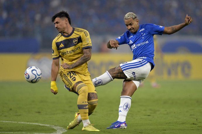 La Confederación Sudamericana de Fútbol (CONMEBOL) sancionó a Boca con una multa total de u$s105.000 por conductas discriminatorias durante el partido frente a Cruzeiro disputado en Belo Horizonte. La Confederación Sudamericana de Fútbol (CONMEBOL) sancionó a Boca con una multa total de u$s105.000 por conductas discriminatorias durante el partido frente a Cruzeiro disputado en Belo Horizonte.