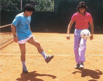 Diego Maradona y Gabriela Sabatini en una producción para la revista El Gráfico.
