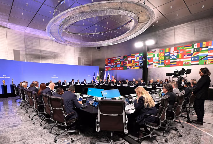 Durante el Consejo de la FIFA que se llevó a cabo en Zurich, se informó que el organismo aumentará a u$s6.350 millones la inversión en el desarrollo del fútbol en las 211 federaciones miembro, las confederaciones y otros grupos de interés. Durante el Consejo de la FIFA que se llevó a cabo en Zurich, se informó que el organismo aumentará a u$s6.350 millones la inversión en el desarrollo del fútbol en las 211 federaciones miembro, las confederaciones y otros grupos de interés.