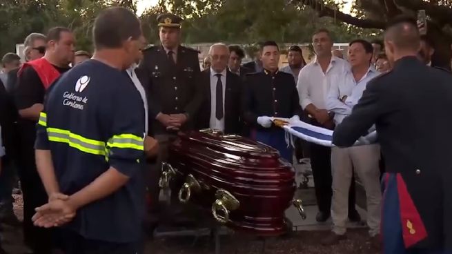 Dirigentes políticos y allegados despidieron a Adrián Peña en una sentida ceremonia.