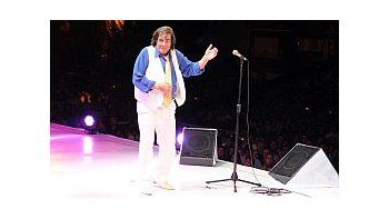 Cacho Castaña cantó ante 50 mil personas